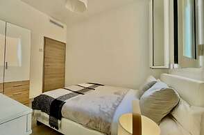 Stylish 3-bedroom Gem Steps From Monaco Spacious