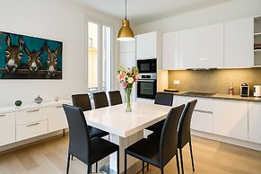 Stylish 3-bedroom Gem Steps From Monaco Spacious