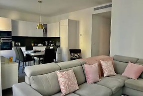 Stylish 3-bedroom Gem Steps From Monaco Spacious