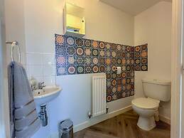 Perfect Booking 3 Bed Home in Central Bracknell