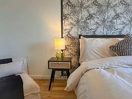 Perfect Booking 3 Bed Home in Central Bracknell
