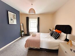 Perfect Booking 3 Bed Home in Abertillery