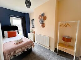 Perfect Booking 3 Bed Home in Abertillery