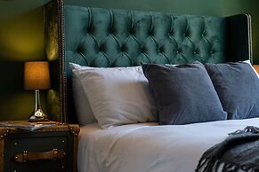 Stunning Bath Home Sleeps 12 Ideal for Hen Stags
