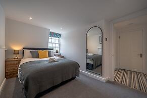 Stunning Bath Home Sleeps 12 Ideal for Hen Stags