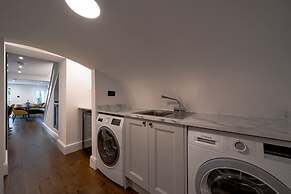 Stunning Bath Home Sleeps 12 Ideal for Hen Stags
