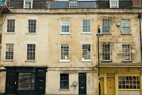 Stunning Bath Home Sleeps 12 Ideal for Hen Stags
