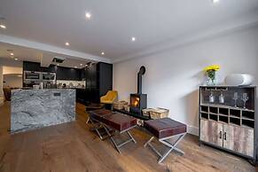 Stunning Bath Home Sleeps 12 Ideal for Hen Stags
