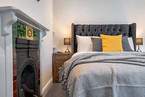 Stunning Bath Home Sleeps 12 Ideal for Hen Stags