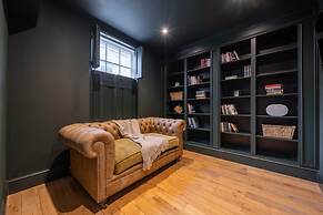Stunning Bath Home Sleeps 12 Ideal for Hen Stags