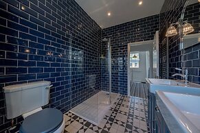 Stunning Bath Home Sleeps 12 Ideal for Hen Stags