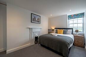 Stunning Bath Home Sleeps 12 Ideal for Hen Stags