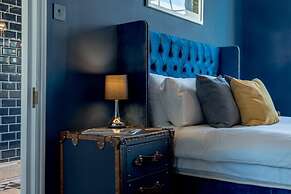 Stunning Bath Home Sleeps 12 Ideal for Hen Stags