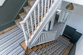 Stunning Bath Home Sleeps 12 Ideal for Hen Stags