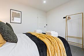 Southampton Getaway Huge Home Garden Sleeps 10