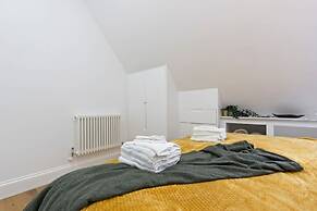 Southampton Getaway Huge Home Garden Sleeps 10