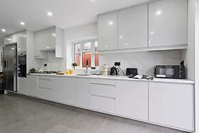 Southampton Getaway Huge Home Garden Sleeps 10