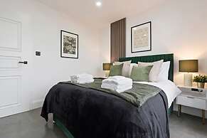 Southampton Getaway Huge Home Garden Sleeps 10