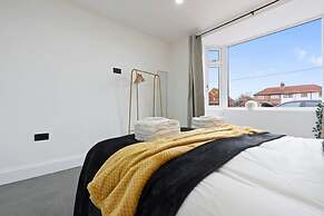 Southampton Getaway Huge Home Garden Sleeps 10