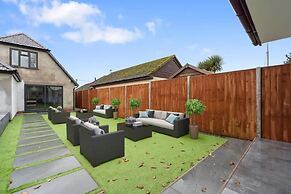 Southampton Getaway Huge Home Garden Sleeps 10