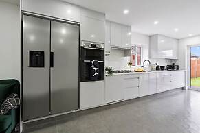Southampton Getaway Huge Home Garden Sleeps 10