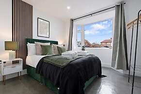 Southampton Getaway Huge Home Garden Sleeps 10