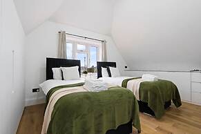 Southampton Getaway Huge Home Garden Sleeps 10