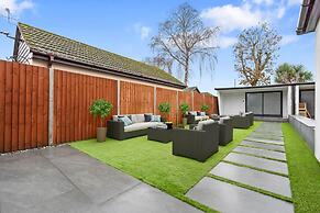 Southampton Getaway Huge Home Garden Sleeps 10
