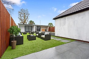 Southampton Getaway Huge Home Garden Sleeps 10