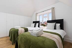 Southampton Getaway Huge Home Garden Sleeps 10