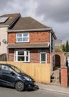 Perfect Booking 4 Bed Home With Garden Dining