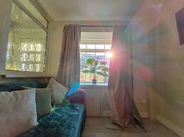 Perfect Booking 2 Bed Home in Merthyr Tydfil