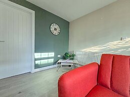 Perfect Booking 2 Bed Home in Merthyr Tydfil