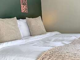 Perfect Booking 2 Bed Home in Merthyr Tydfil