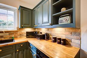 Spacious 4BR Haven in Ipswich