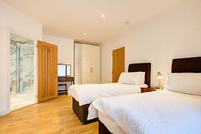 Spacious 4BR Haven in Ipswich