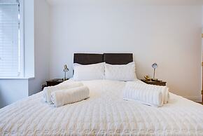 Spacious 4BR Haven in Ipswich