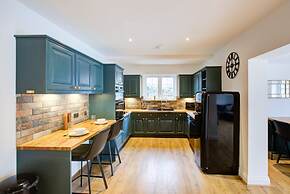 Spacious 4BR Haven in Ipswich