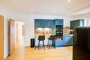 Spacious 4BR Haven in Ipswich