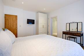 Spacious 4BR Haven in Ipswich