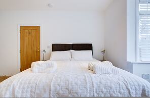 Spacious 4BR Haven in Ipswich