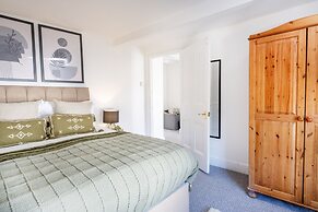 Gloucester Street Nest - 3BR Flat for 7 Guests