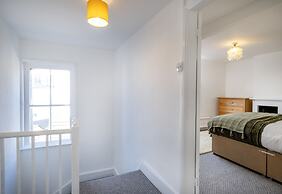 Gloucester Street Nest - 3BR Flat for 7 Guests