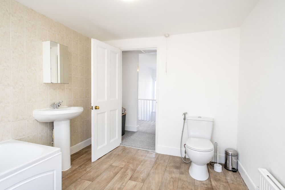 Gloucester Street Nest - 3BR Flat for 7 Guests