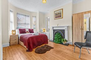 Manchester Seymour Escape Spacious 4BR Home for 8