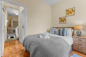 Manchester Seymour Escape Spacious 4BR Home for 8