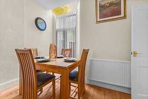 Manchester Seymour Escape Spacious 4BR Home for 8