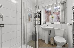 Manchester Seymour Escape Spacious 4BR Home for 8