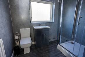 Charming 2BR Maisonette in Carlisle Center