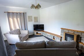 Charming 2BR Maisonette in Carlisle Center